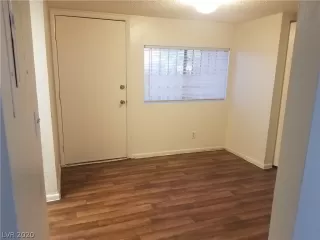 Photo #5: 2109021 Listing