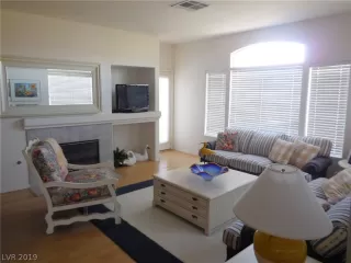 Photo #3: 2109034 Listing