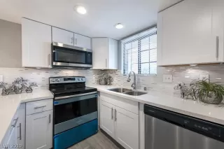 Photo #2: 2109042 Listing