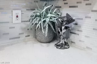 Photo #6: 2109042 Listing