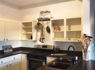 Photo #2: 2109119 Listing