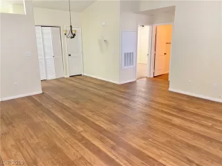 Photo #2: 2109149 Listing