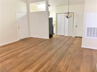 Photo #3: 2109149 Listing