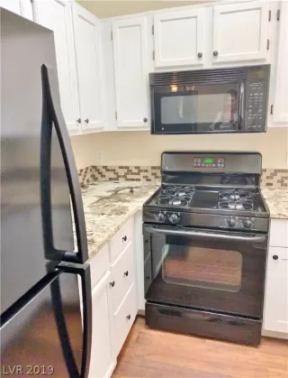 Photo #5: 2109149 Listing