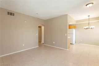 Photo #4: 2109167 Listing