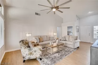 Photo #5: 2109169 Listing 