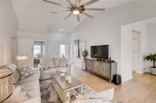 Photo #6: 2109169 Listing 