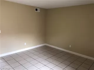 Photo #5: 2109247 Listing 