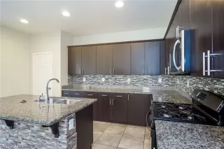 Photo #1: 2109271 Listing
