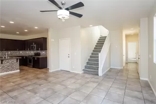 Photo #3: 2109271 Listing