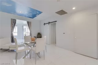 Photo #5: 2109327 Listing 