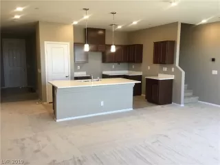 Photo #3: 2109330 Listing 