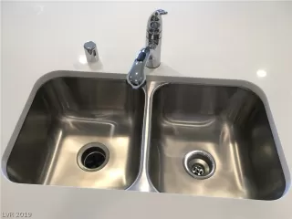 Photo #5: 2109330 Listing 