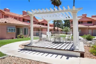 Photo #3: 2109367 Listing