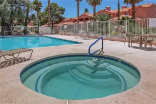 Photo #5: 2109367 Listing