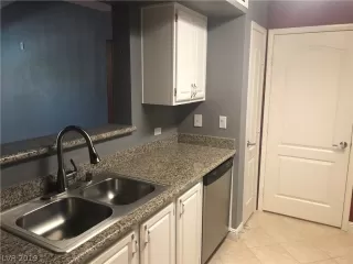 Photo #5: 2109368 Listing 