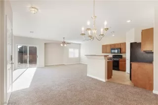 Photo #6: 2109417 Listing