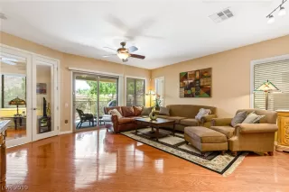 Photo #2: 2109457 Listing