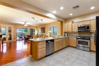 Photo #3: 2109457 Listing