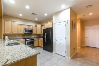 Photo #4: 2109457 Listing