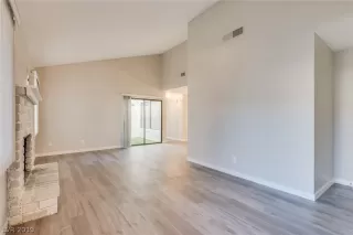 Photo #5: 2109463 Listing