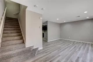 Photo #2: 2109492 Listing 