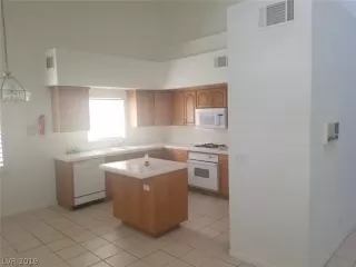 Photo #4: 2109516 Listing 