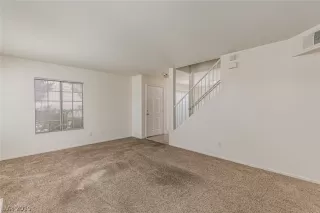 Photo #2: 2109589 Listing