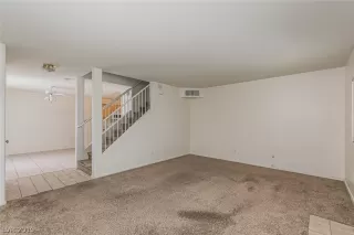 Photo #3: 2109589 Listing