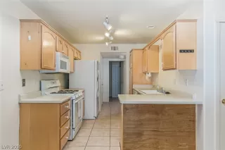 Photo #6: 2109589 Listing