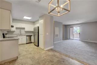 Photo #6: 2109657 Listing