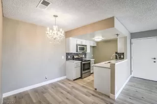 Photo #6: 2109672 Listing