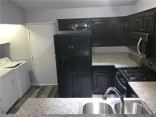 Photo #4: 2109678 Listing 