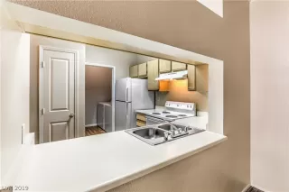 Photo #5: 2109688 Listing 