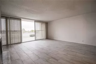 Photo #5: 2109746 Listing