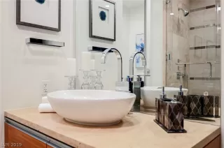 Photo #6: 2109799 Listing