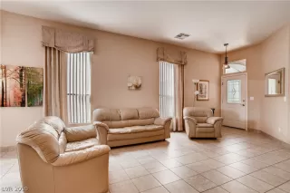 Photo #3: 2109801 Listing