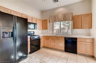 Photo #6: 2109801 Listing