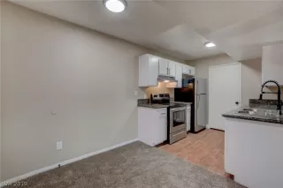 Photo #4: 2109823 Listing