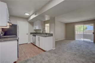 Photo #5: 2109823 Listing