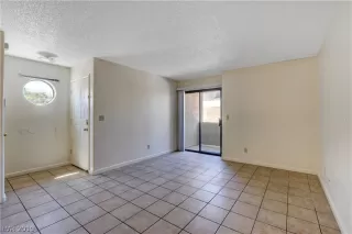 Photo #5: 2109865 Listing