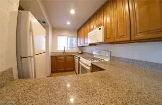 Photo #5: 2109898 Listing 