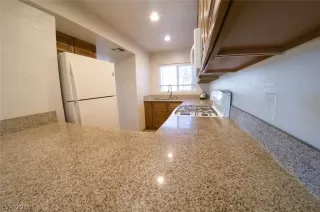 Photo #6: 2109898 Listing 