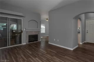 Photo #4: 2109922 Listing