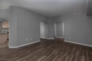 Photo #5: 2109922 Listing