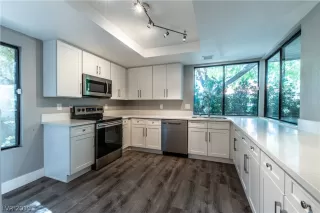 Photo #2: 2110024 Listing