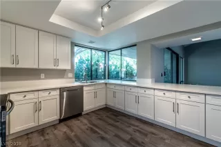 Photo #3: 2110024 Listing