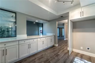 Photo #4: 2110024 Listing