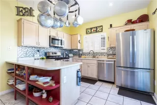 Photo #3: 2110100 Listing