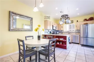 Photo #6: 2110100 Listing